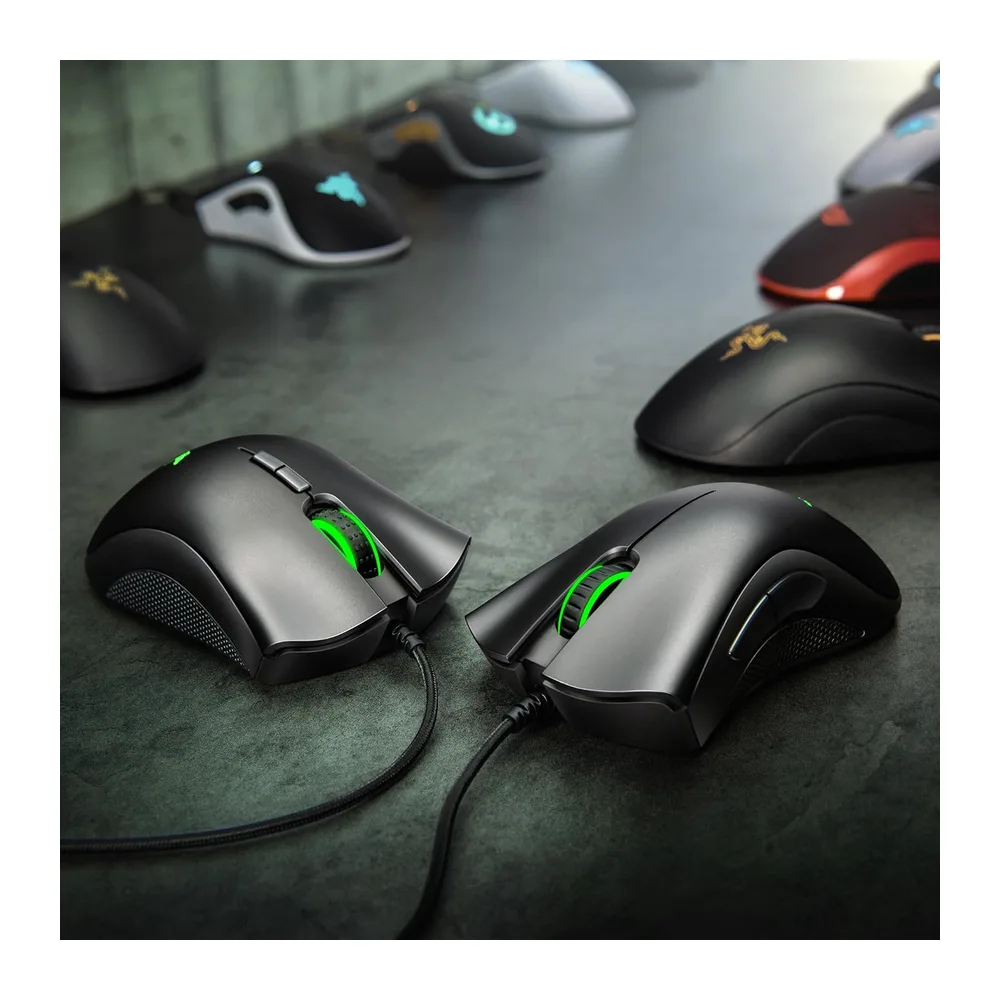 Razer DeathAdder Essential (2021) - Souris Gaming Filaire avec Capteur Optique de 6400 DPI (Design Ergonomique, 5 Bouton